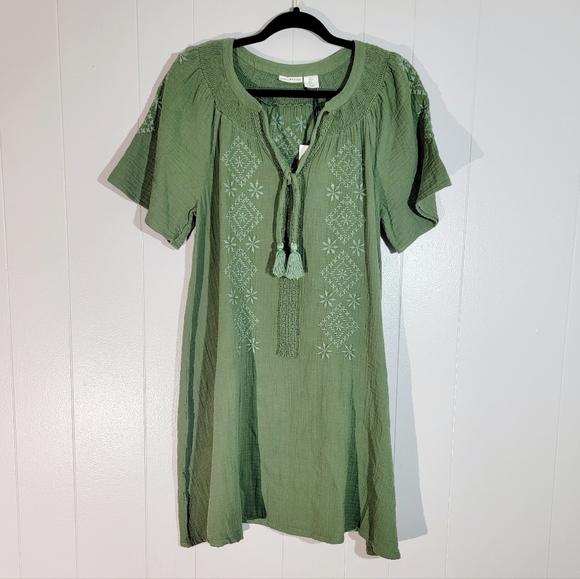 Lucky Brand Dresses & Skirts - NWT Lucky Brand Olive Green Embroidered Relaxed Fit Dress Small